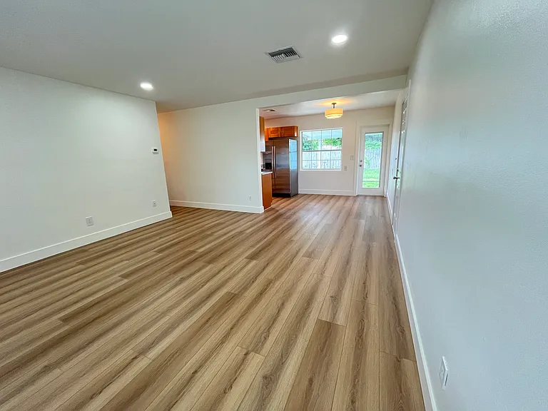 13614 Croft Dr N — Photo 6