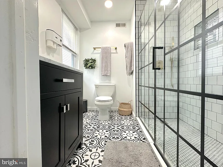 717 Brook St — Photo 18