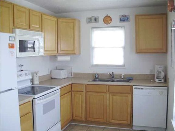 4th image of 2214 Bienville Blvd