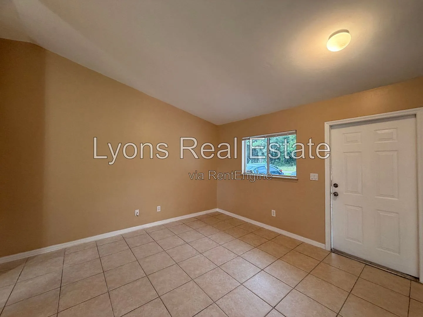 3 bed, 2.0 bath, 1109 sqft, $1,600 — Photo 2