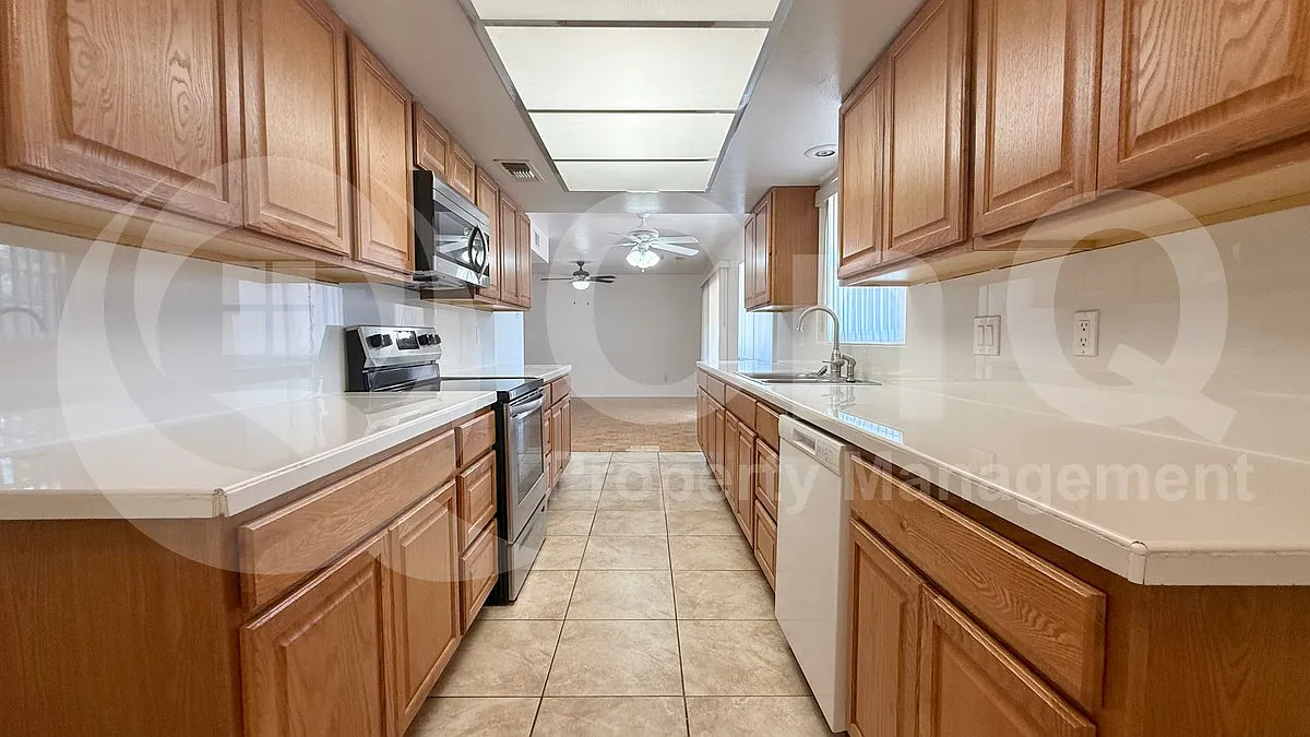 4 bed, 2.0 bath, 1956 sqft, $2,699 — Photo 4