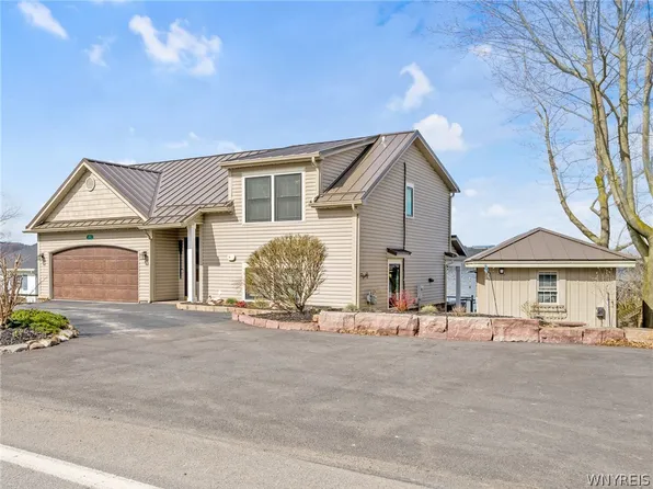 4102 E Lake Rd, Livonia, NY 14487