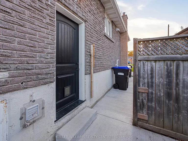 25 Townsend Ave #B — Photo 34