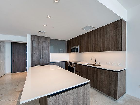 4th image of 68 SE 6th St #3407
