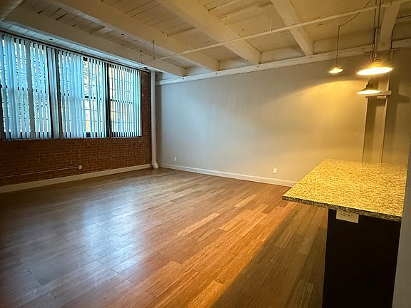 3rd image of 535 Roosevelt Ave APT 205
