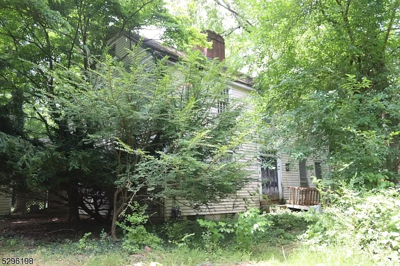 660 Lake Dr photo 1