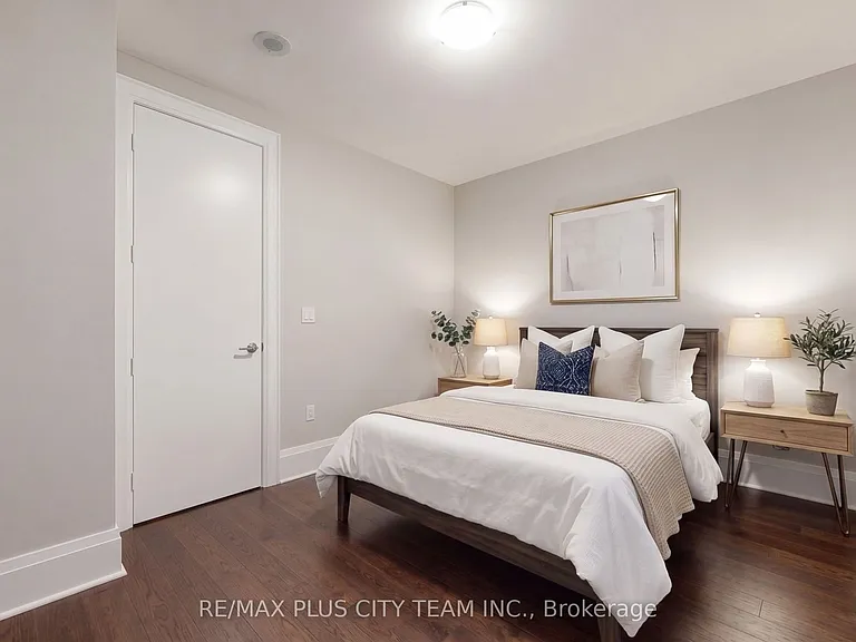 29 Queens Quay E #Townhouse 122 — Photo 15