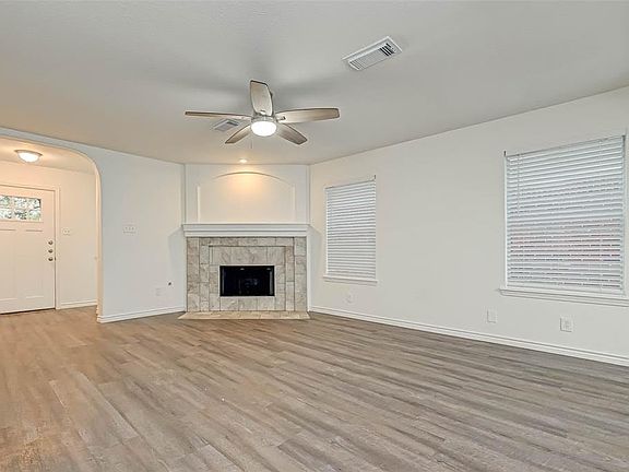 2nd image of 1414 Meadowhigh Ln
