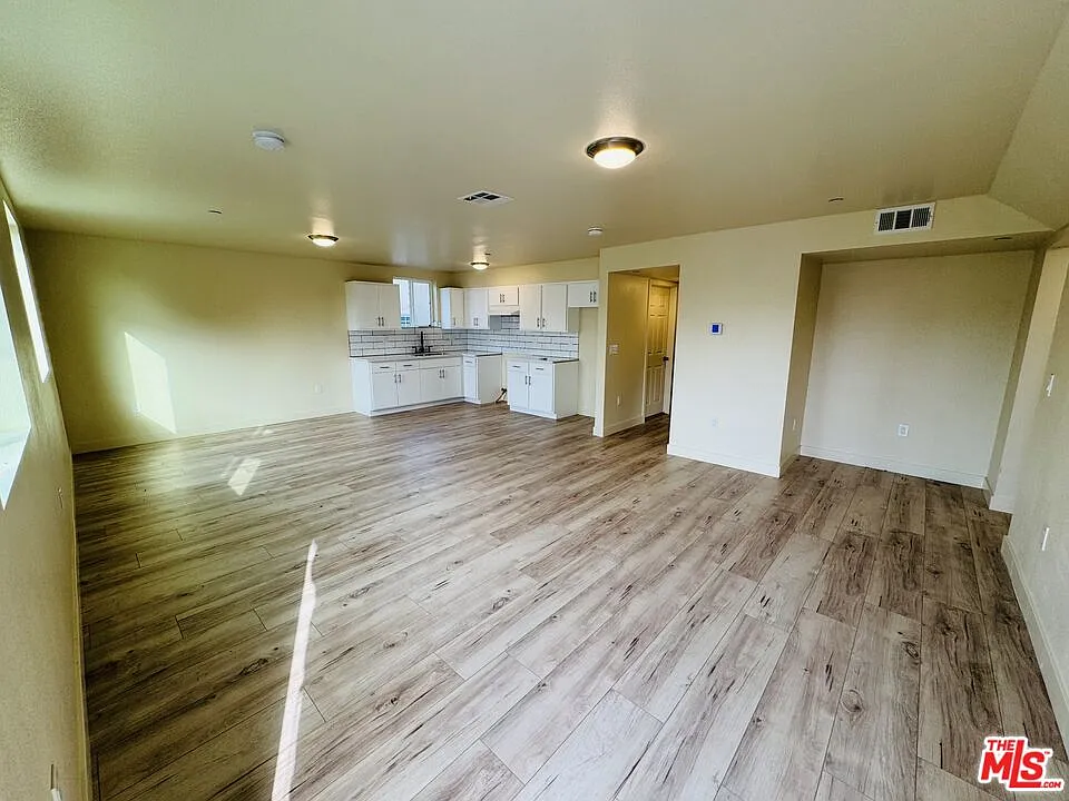 5 bed, 3.0 bath, 1500 sqft, $4,500 — Photo 2
