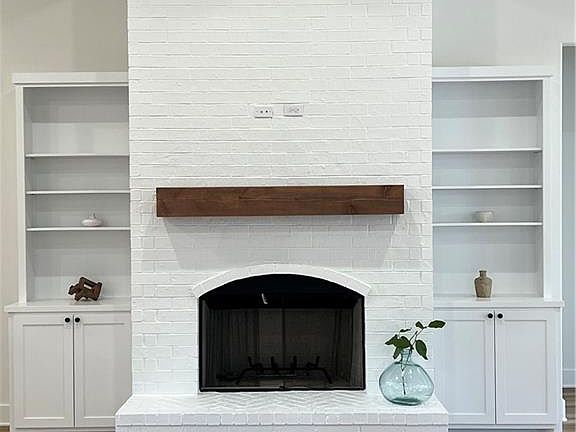3rd image of 1701 Valley Cir