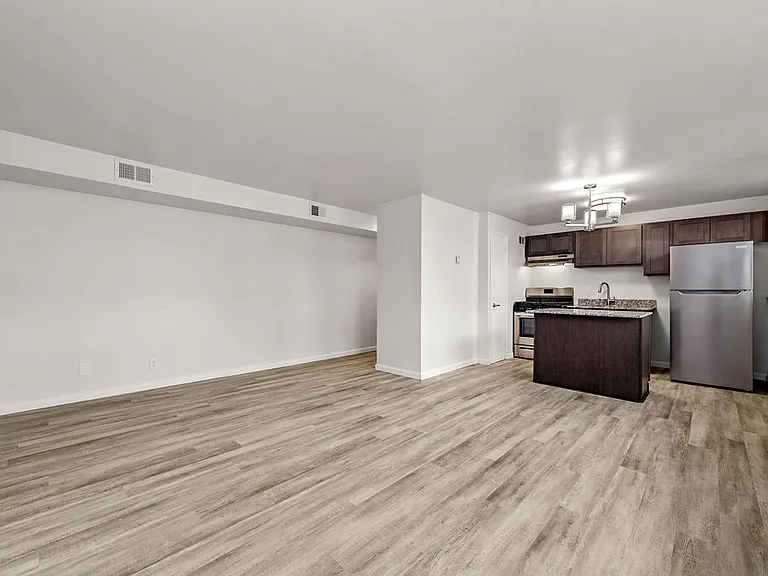 123 2nd St NW — Photo 5
