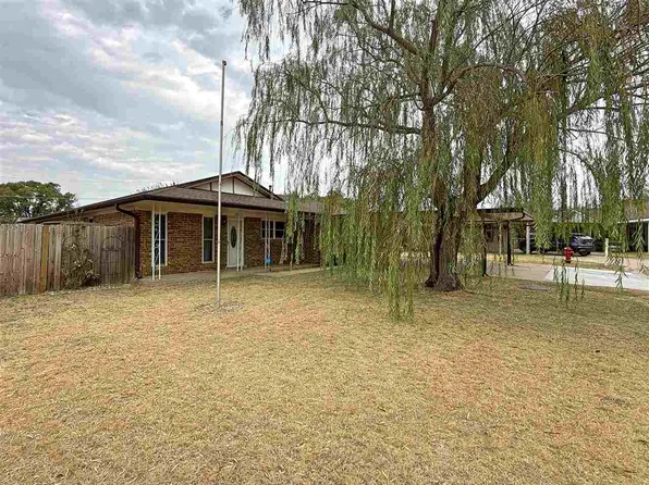 1703 SE 47th St, Lawton, OK 73501