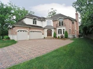 3307 Meadow Ln, Glenview, IL 60025