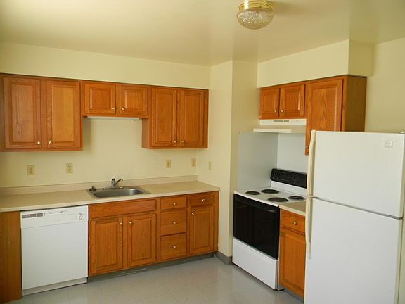 3rd image of 206 Hayward Ave