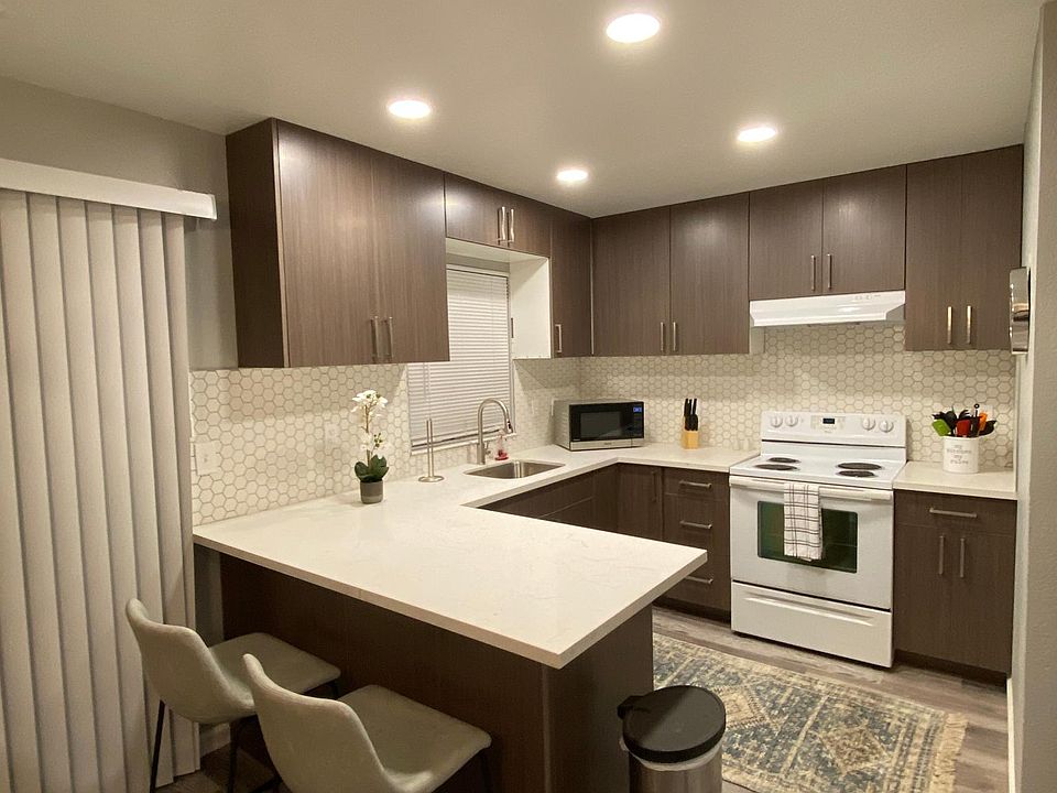 Kitchen with White Carrera Quartz Countertops.