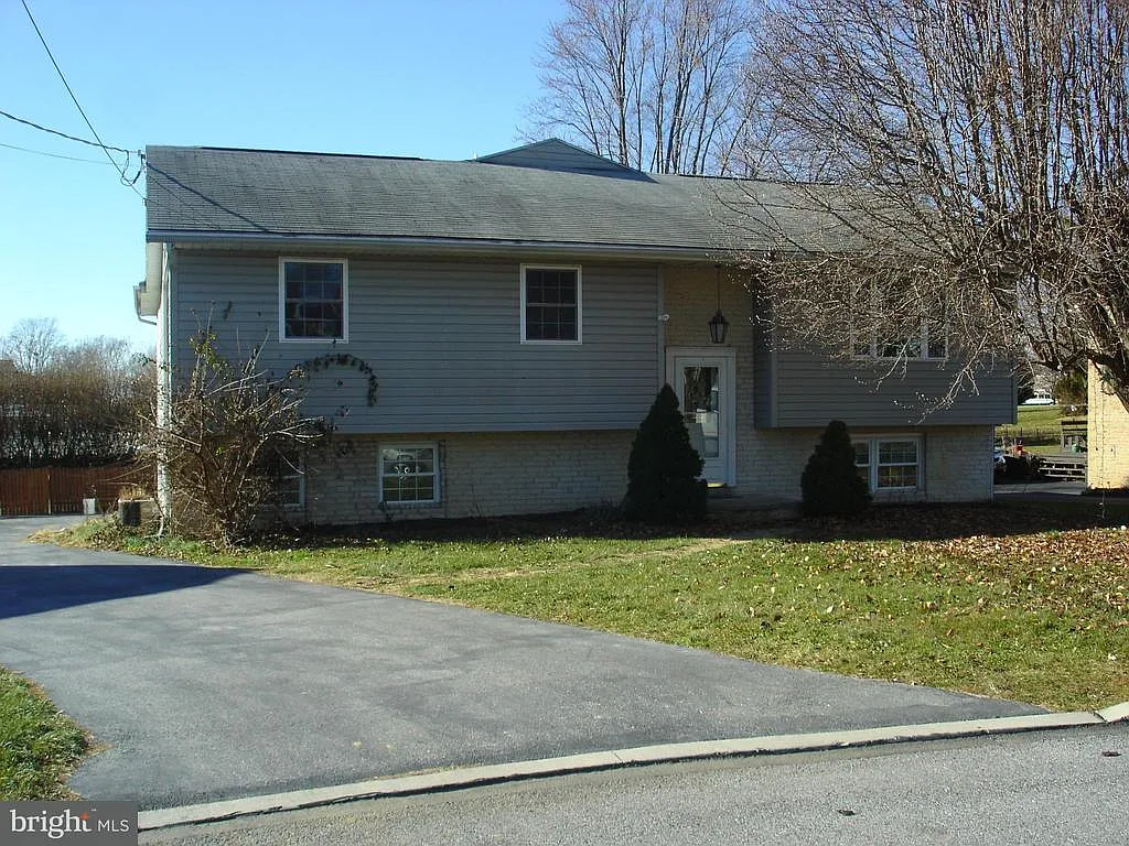 621 Hammond Ave photo 1