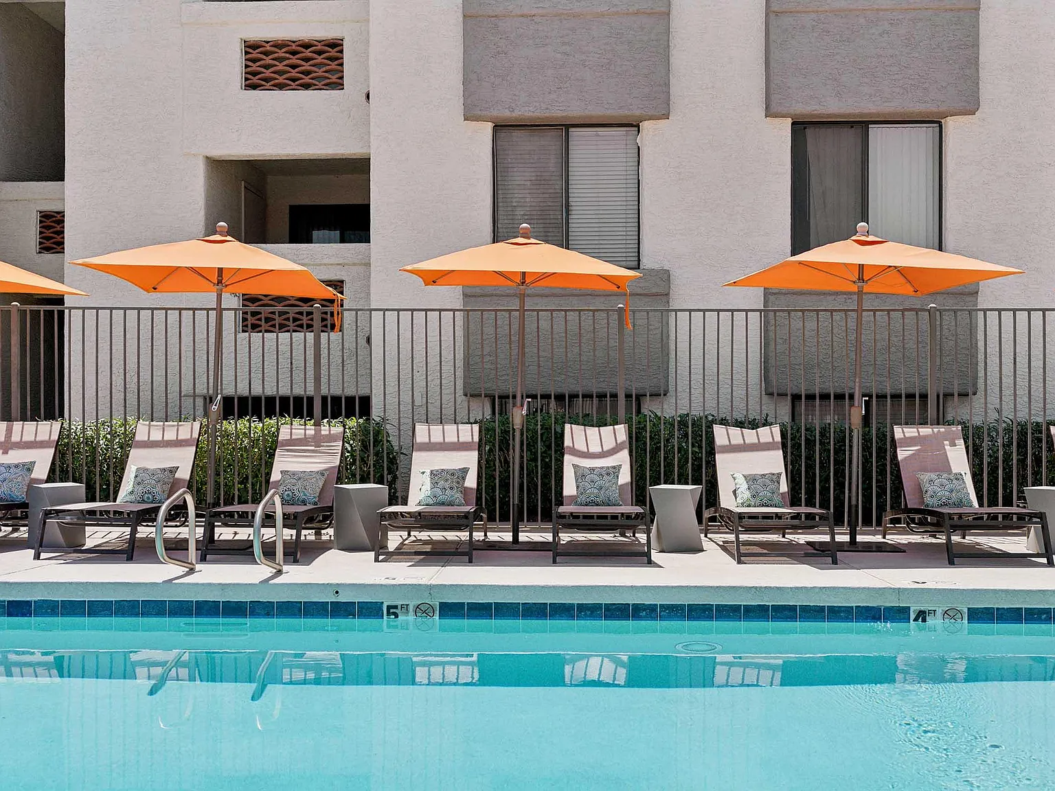 Twin Palms — Photo 2