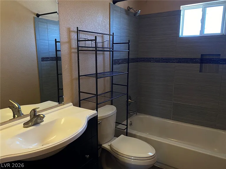 506 McKellar Cir #4 — Photo 5