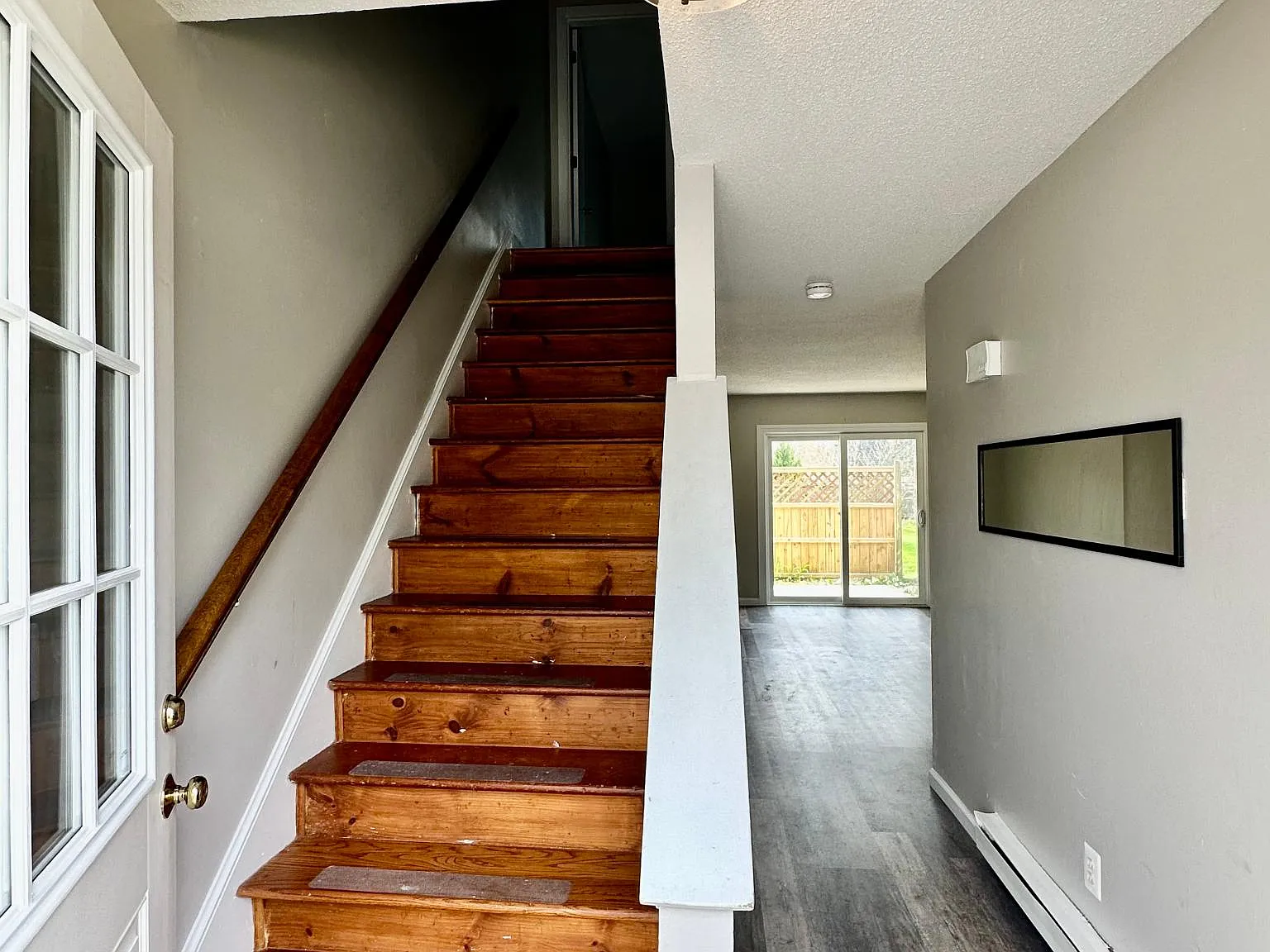 2 bed, 1.5 bath, 1008 sqft, $2,300 — Photo 2