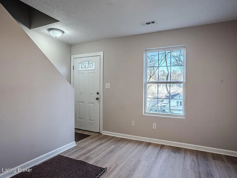 144 Montgomery Ave #144 — Photo 4