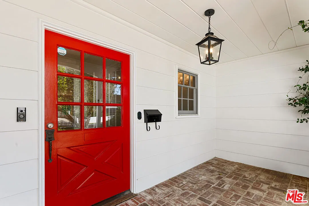 4 bed, 3.0 bath, 3883 sqft, $16,900 — Photo 2