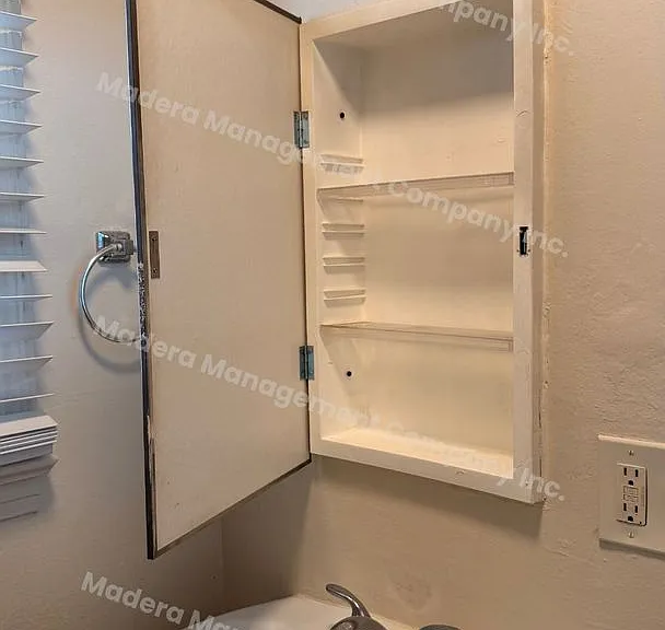 210 N C St — Photo 11