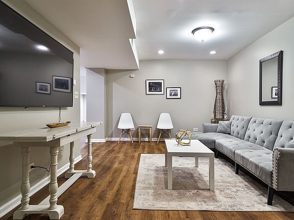 3rd image of 913 W Belden Ave #1G