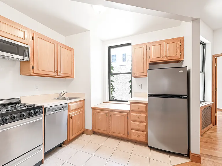 312 W 48th St #16 — Photo 6