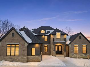 1055 E Avon Rd, Rochester, MI 48307