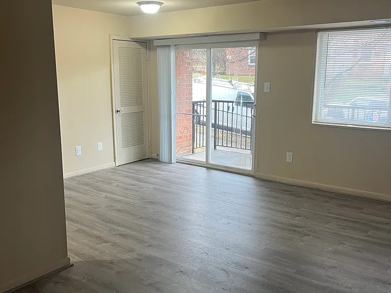 5000 Hanna Pl SE #B — Photo 3