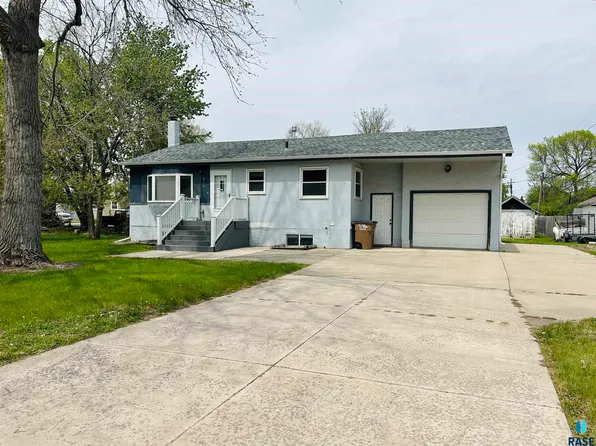 810 E Hermosa Dr, Sioux Falls, SD 57104