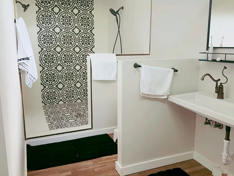 4804 Rowena Ave — Photo 11