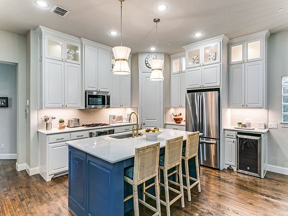 5th image of 4864 Isleworth Dr #4864