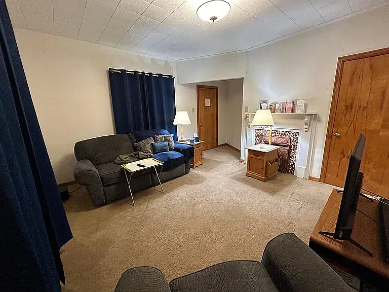 2 bed, 1000 sqft, $1,300 — Photo 1