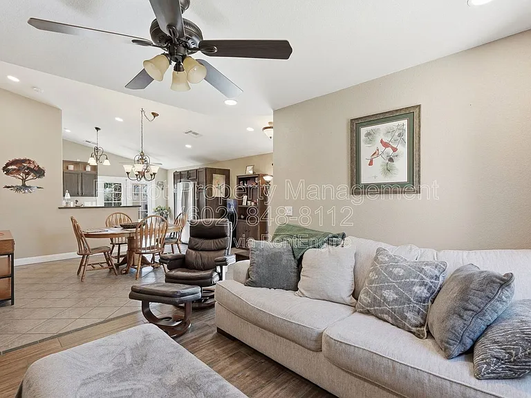8629 W Echo Ln — Photo 4