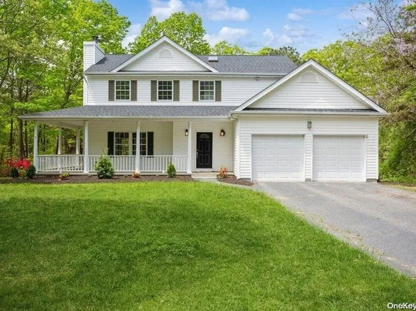 14 Messina Avenue, Center Moriches, NY 11934