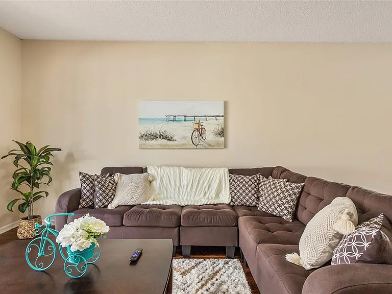 422 Graystone Blvd — Photo 18