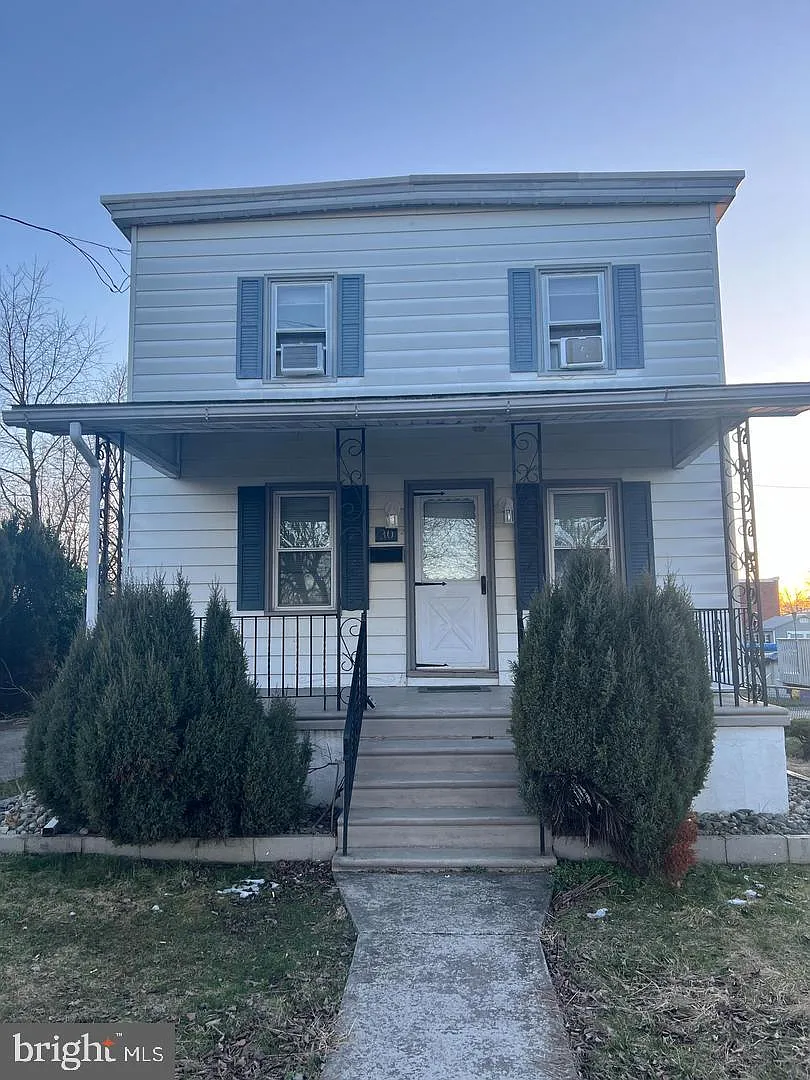 1 bed, 1.0 bath, 1210 sqft, $1,795 — Photo 1