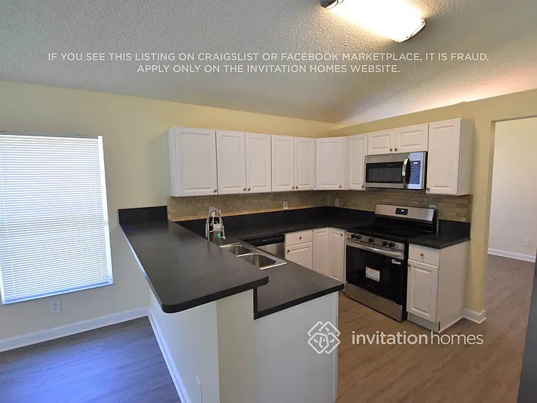 9419 SW 18th St — Photo 6
