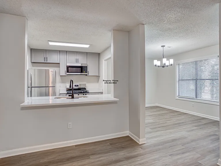 4031 Hawthorne Cir SE #2 — Photo 2