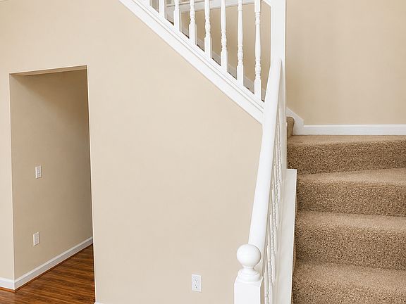 3rd image of 307 Daytona Dr