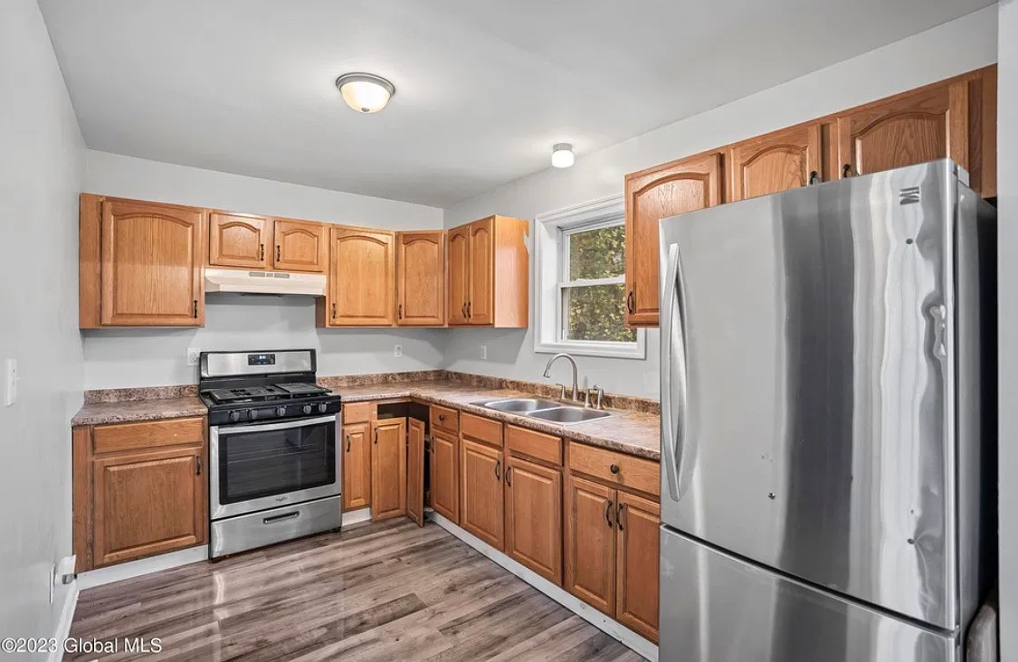 3 bed, 1.5 bath, 1250 sqft, $2,450 — Photo 3