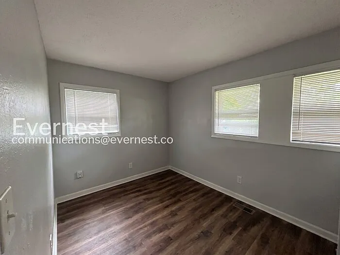 4435 Lincolndale Dr — Photo 14