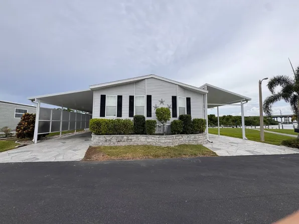 311 Shoreland Dr, Fort Myers, FL 33905