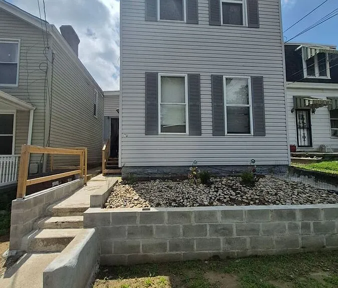 23 Ash St #4 — Photo 1