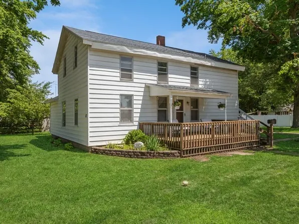 17 S Wendell Ave, Hartford, MI 49057
