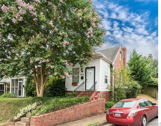 1st image of 3221 Rosewood Ave