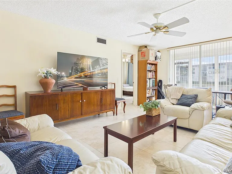 381 S Hollybrook Dr #106 — Photo 9