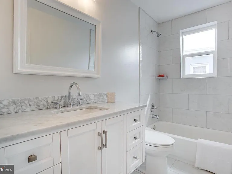 Main bathroom upstairs
