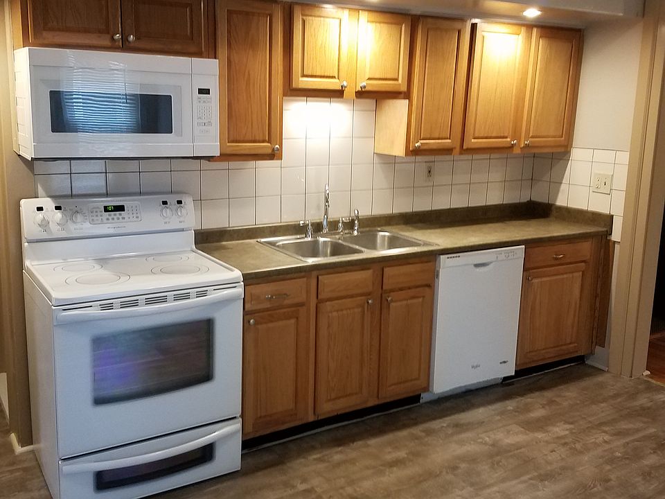 1st image of 22 Tracy St Floor 1